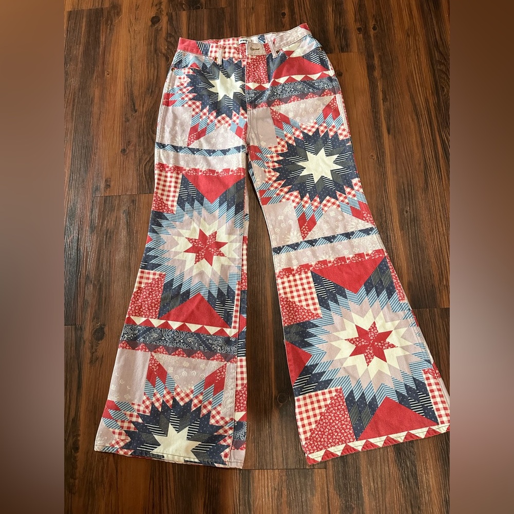 Wrangler Heritage Wanderer Flare Patchwork Pants Womens Size 30/32 Lainey Wilson